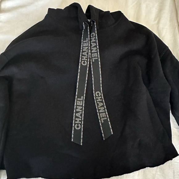 Black Cropped Hoodie With Channel Strings - Picture 1 of 4